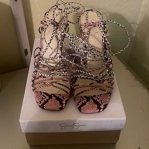 JESSICA SIMPSON SIZE 12 SNAKE PRINT STRAPY SANDAL